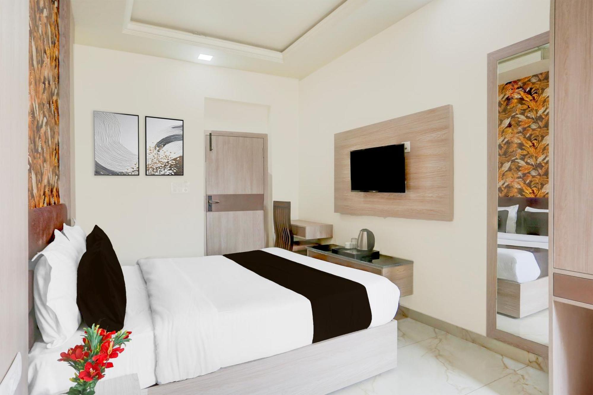Collection O The Vidya Grand Hotel Rudrapur Exterior foto